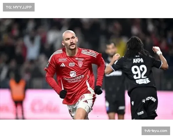 实时：南特队球员被红牌罚下，球队0-1落后于布雷斯特